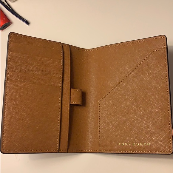 Tory Burch passport holder - Picture 2 of 3